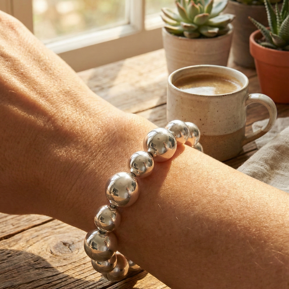 Ladies Elastic Ball Bracelet in Polished Silver Look