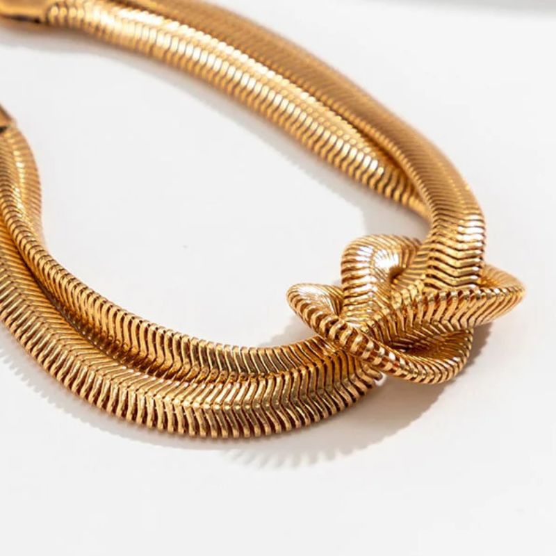 Women's bracelet with knot design and braided structure