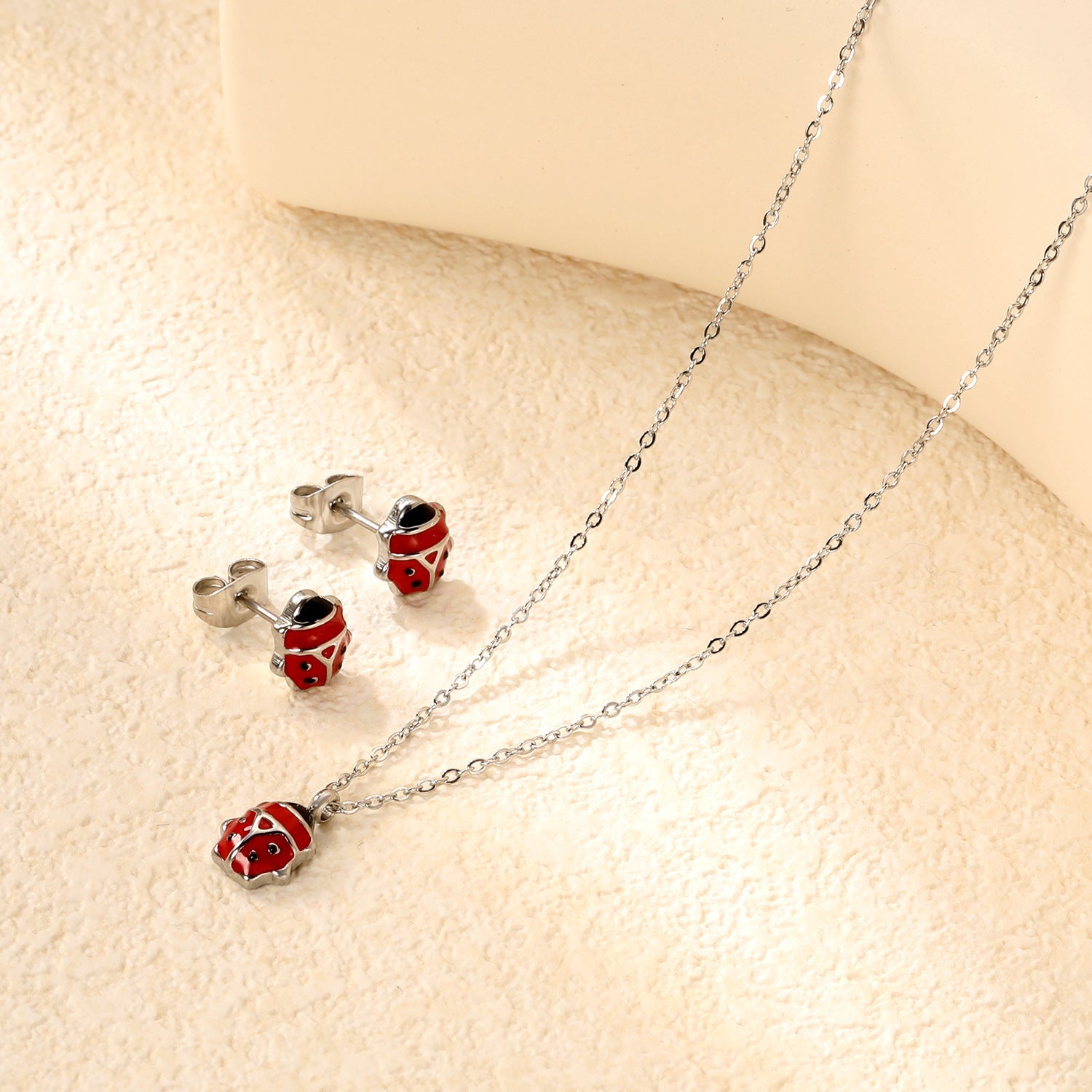Ladies jewelry set with turtle pendant and matching earrings