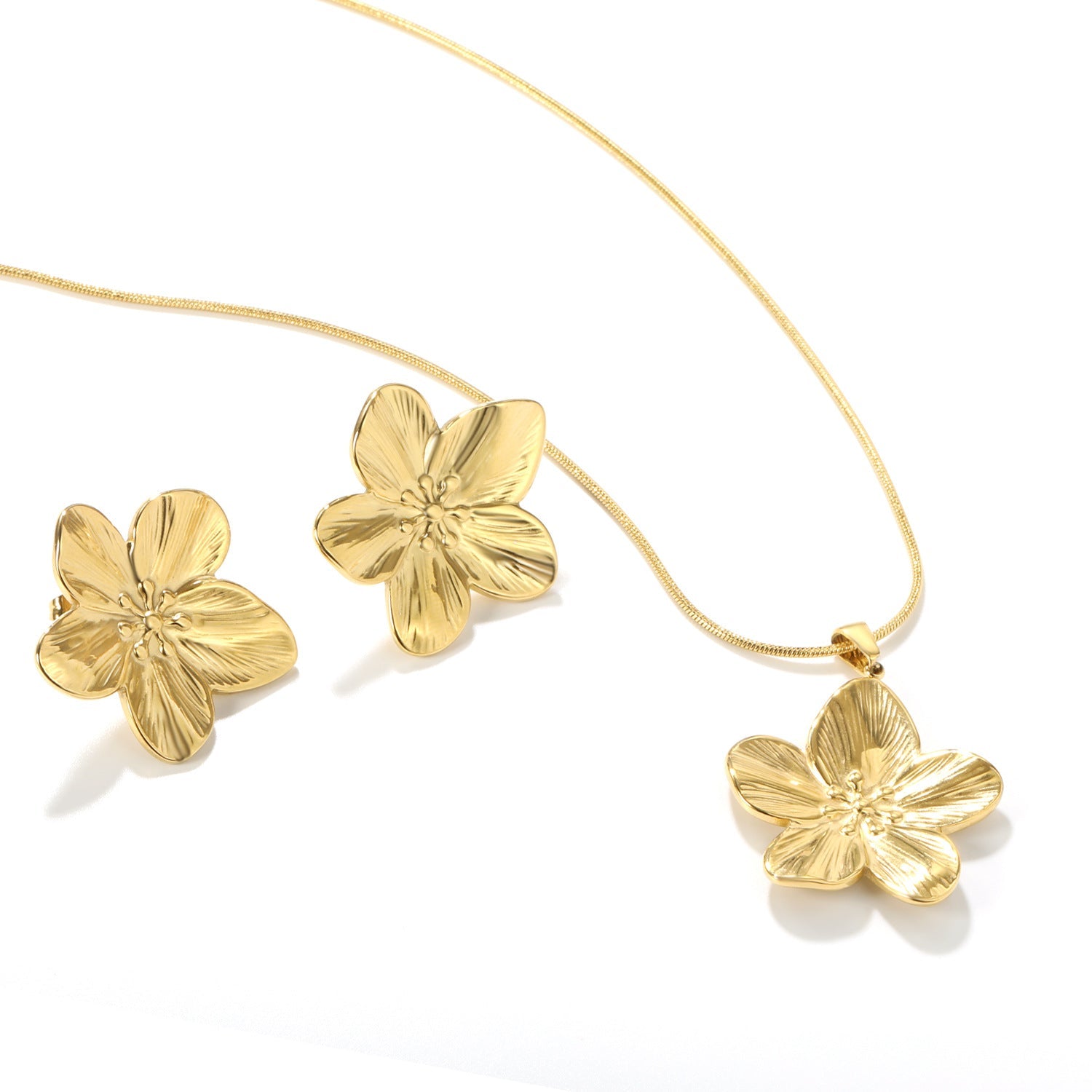 Women's jewelry set with flower-shaped pendants