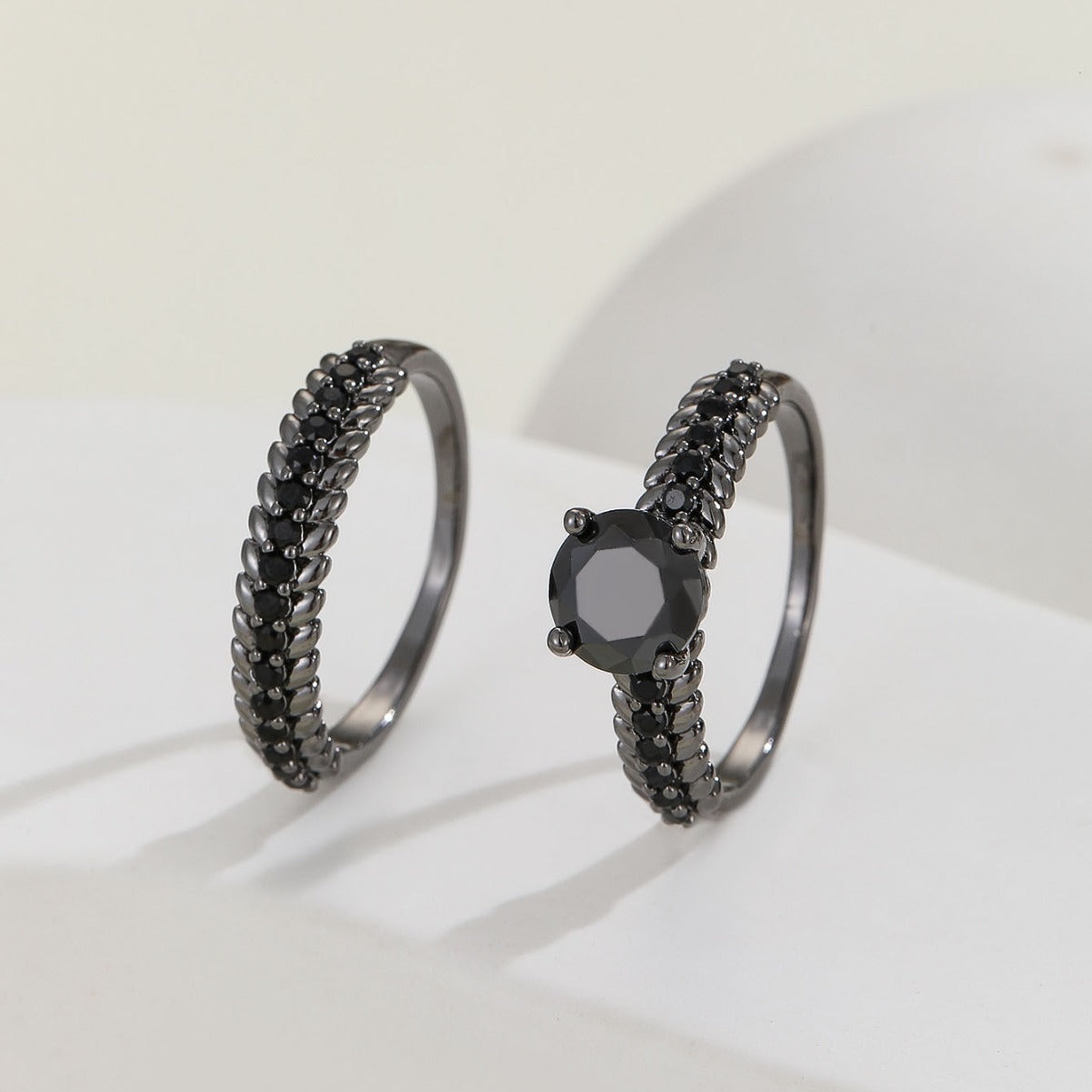 Ladies' ring with exquisitely braided design